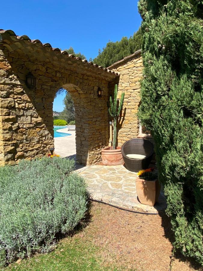 Une Pause En Provence Le Beausset Exterior photo